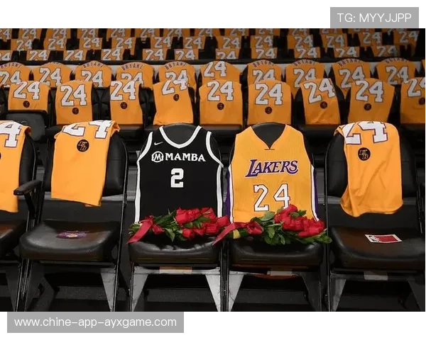 球迷创意拉 banner 成为社媒热梗