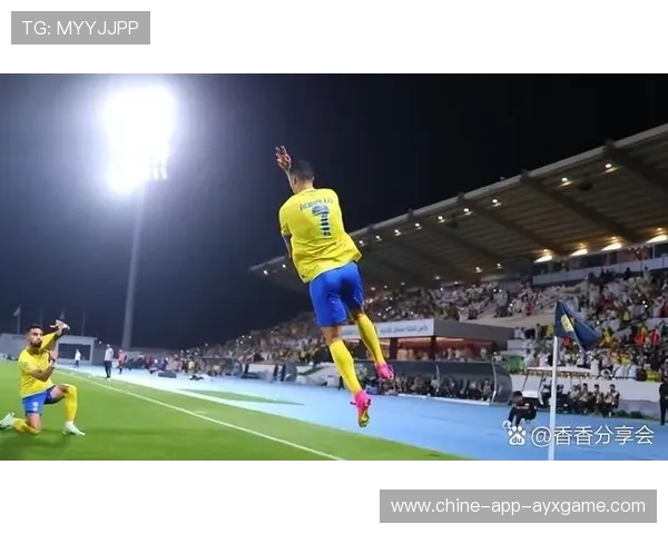 利雅得胜利边路传中，C罗跑位精准