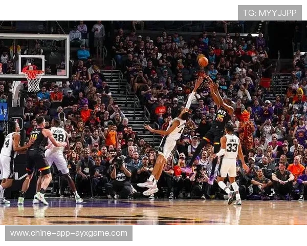 文班亚马补防封盖后反击扣篮，圣安东尼奥画面太爽