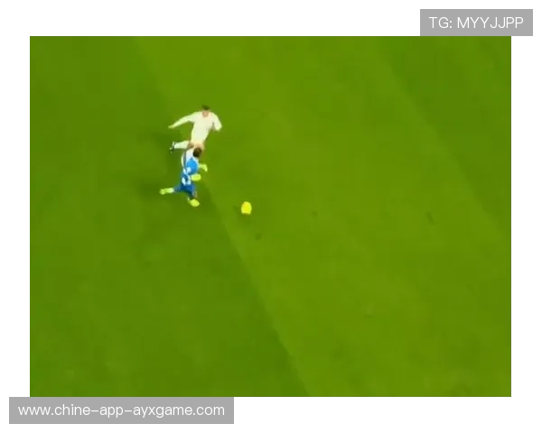 姆巴佩伯纳乌禁区内单骑闯关，晃过门将后轻松破门