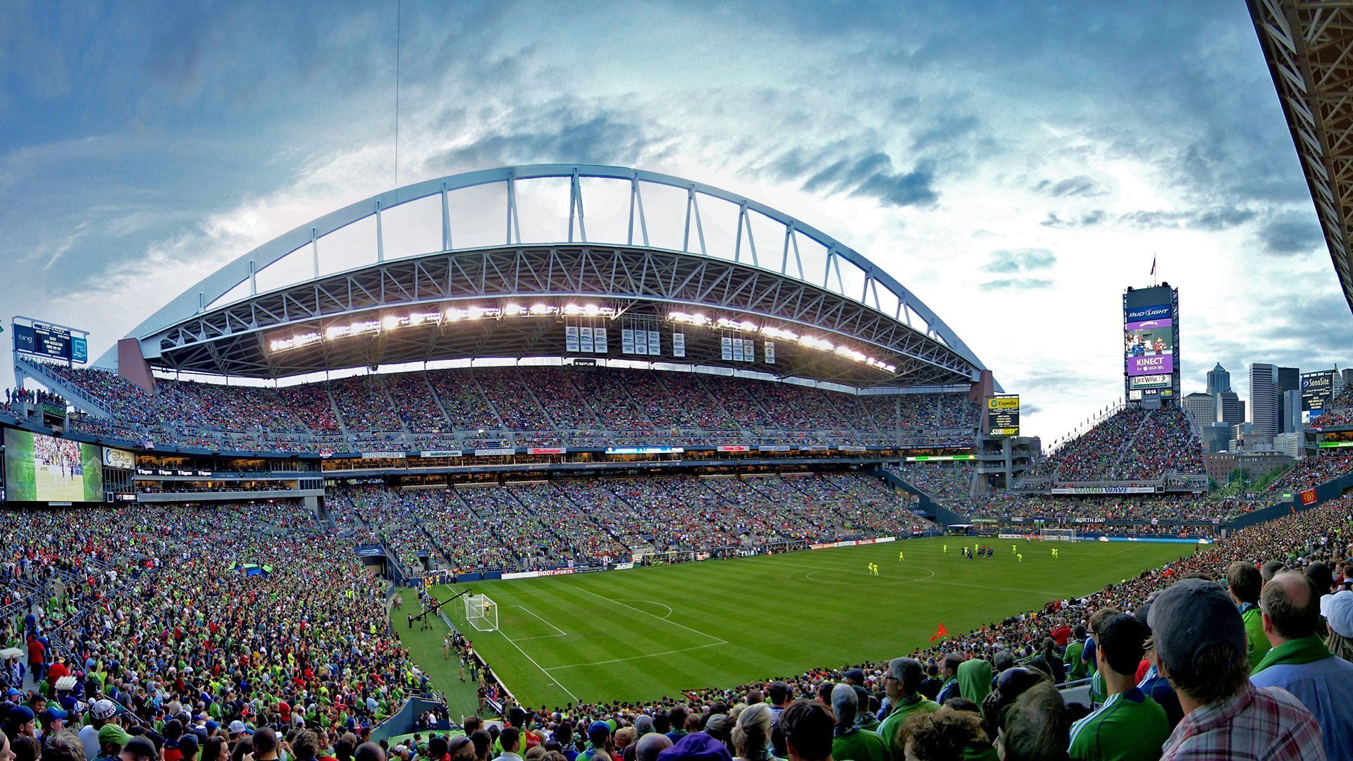 球场入侵者：裸奔者的幽默与尴尬，球员球场不堪入目